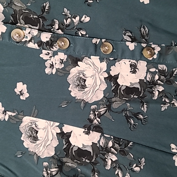 Torrid Fit and Flare Floral Blouse - Picture 3 of 3
